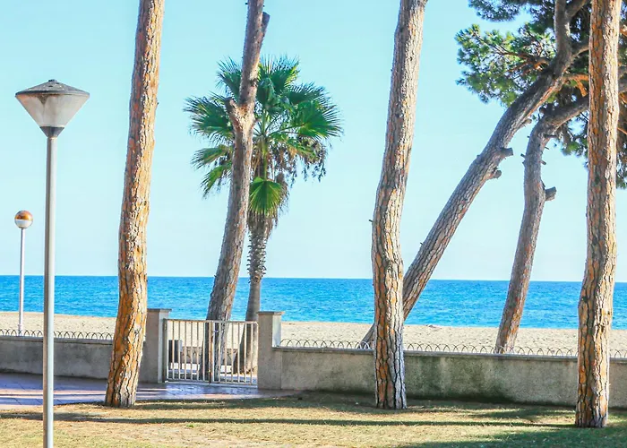 Litoral Costa Dorada - Pins I Mar Only Families Апартаменты *
