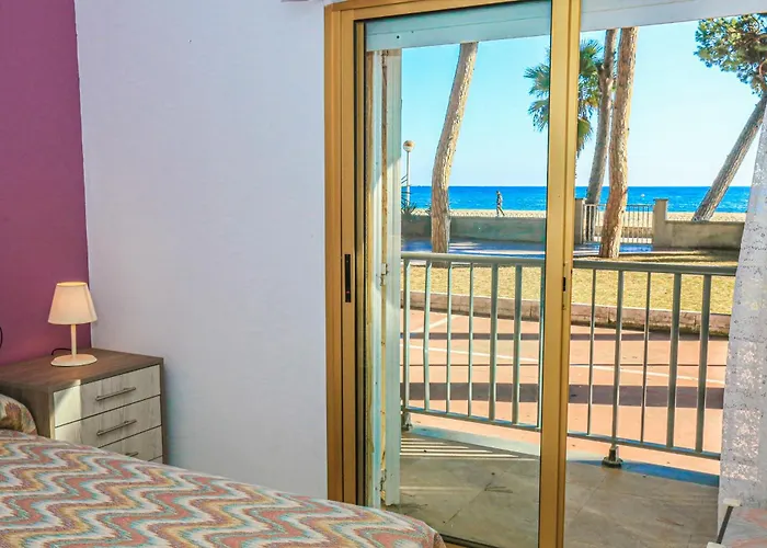Litoral Costa Dorada - Pins I Mar Only Families Апартаменты *